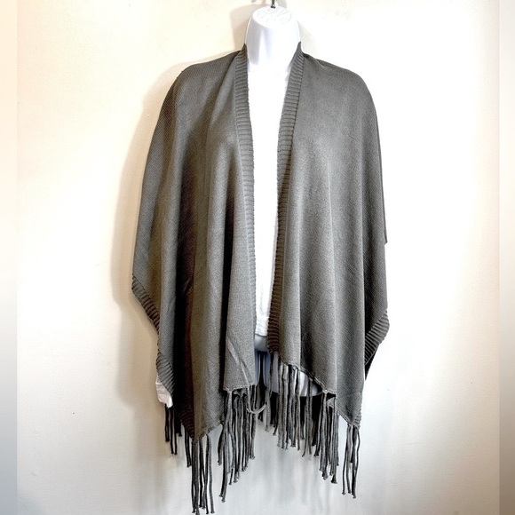 Love Sadie Sweaters - NWT Love Sadie Fringe Wrap Sweater Grey Size Small ✨🆕✨